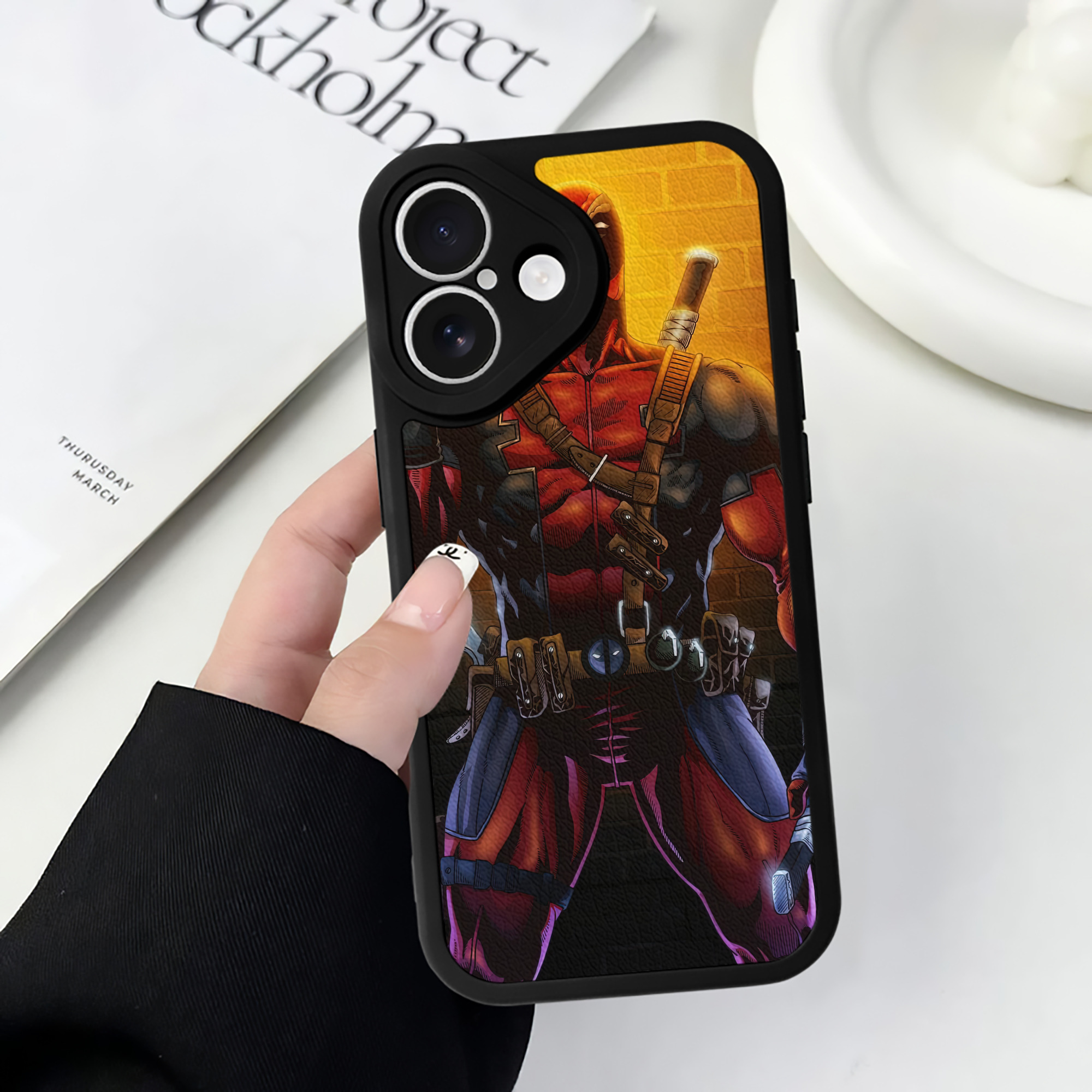 （画像用） Deadpool デッドプール 【iPhone 16シリーズ対応】シリコンスマホケース（レザー調） 材質：シリコン